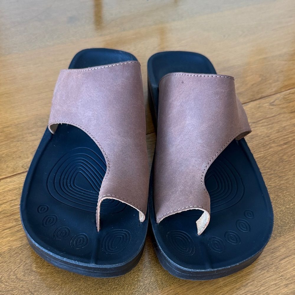 Aerothotic “Regan” sandals